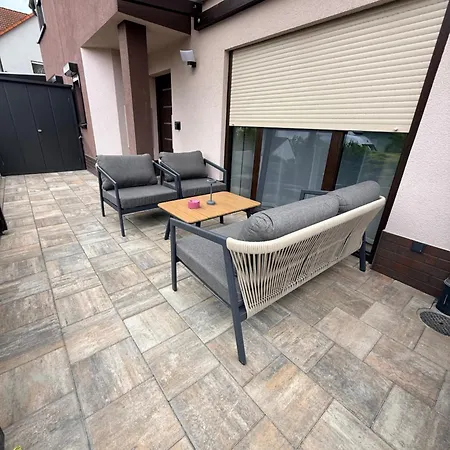 Hubertus Mit Klima, überdachter Terrasse&parkplatz Apartamento